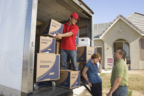 South Wimbledon moving team planning a smooth residential relocation